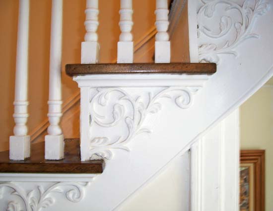 Close-up of Federal style acanthus leaf pattern on side of staircase in Anthony Rutgers Livingston House. 
